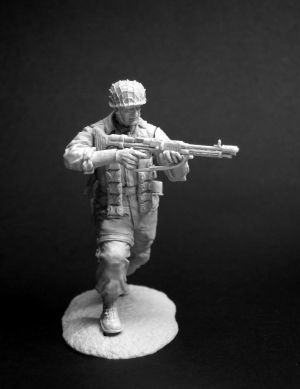 CHM-54064(M). Немецкий парашютист (2 варианта голов), 1943-45 гг. Материал - белый металл.