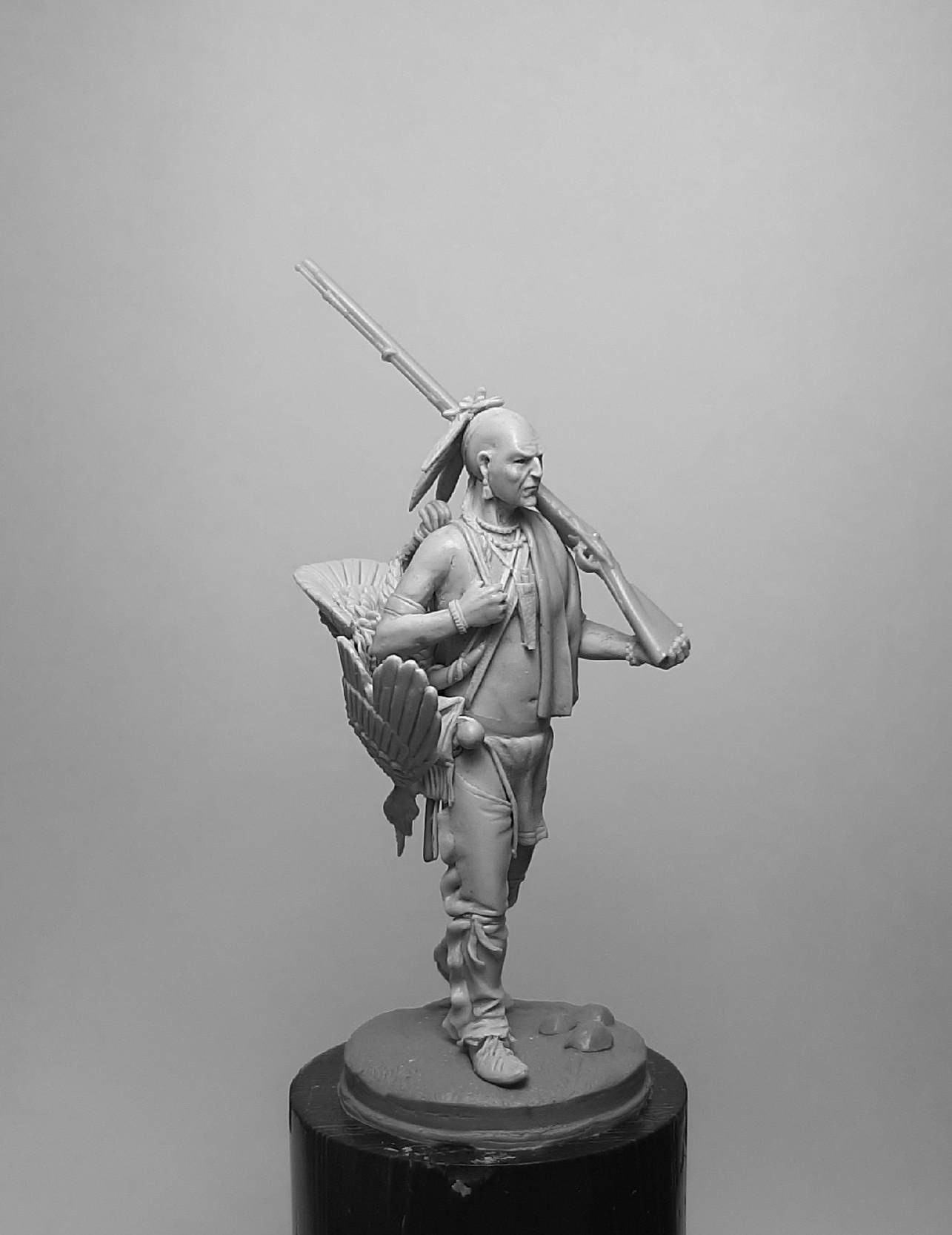 CHM-54312(M). Ирокез (№3) с военными трофеями, 1750-60 гг.  Материал - белый металл. Chronos Miniatures