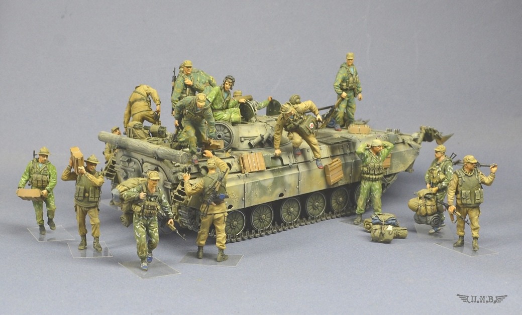 T-35252 Советский боец разведроты ВДВ c членом экипажа БМП-2 (Афганистан 1987-1989 гг) (2) Tank