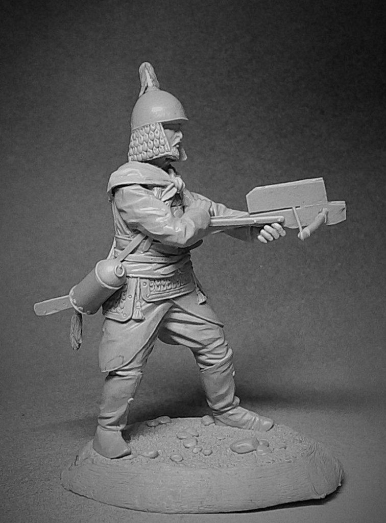 CHM-54132(M). Китайский арбалетчик, XIII век. 54 мм. Материал - белый металл. Chronos Miniatures