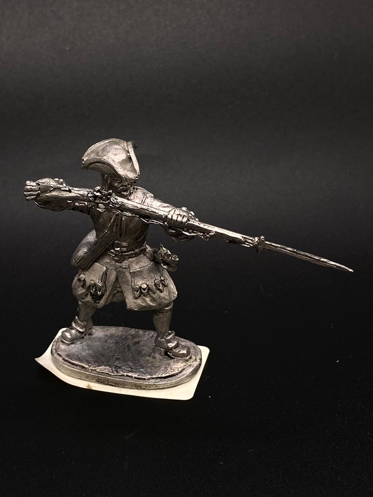 4208ТБ ВИМ, пехота русской армии Петра 1, мушкетер бьющий ружьем со штыком стоя Три Богатыря