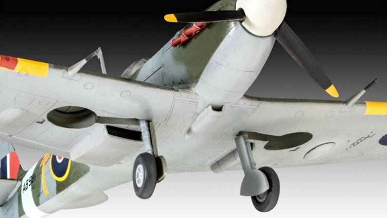 03710RE Combat Set истребитель-низкоплан Bf109G-10 и Спитфайр Mk.V Revell