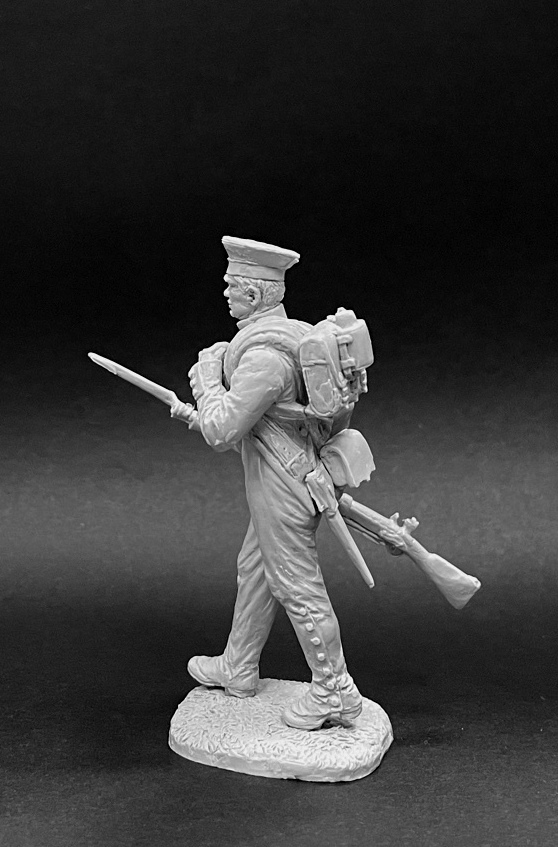 CHM-54273. Рядовой мушкетерских (или егерских) полков на марше, Россия 1812-14 гг. (2 варианта голов, 2 варианта рук, 2 варианта патронных сумок, 2 варианта штыковых ножен).  54 мм. Материал - смола. Chronos Miniatures