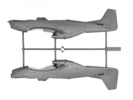 48154 Мустанг Р-51K ВВС США II МВ (с новым винтом) ICM
