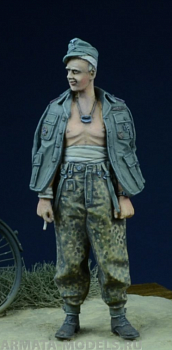 35017DM Wounded SS NCO 1942-45