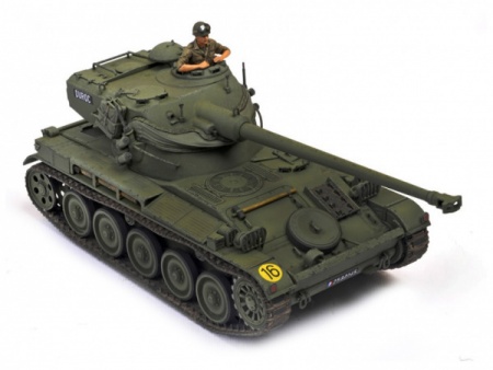 35349 Французский легкий танк AMX-13, с фигурой командира Tamiya