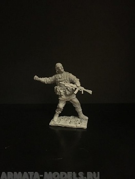 5023ТБ Боец бросающий гранату